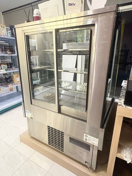 ตู้แช่โชว์ขนม เบเกอรี่ (กระจกโค้งหน้า) รูปที่ 4