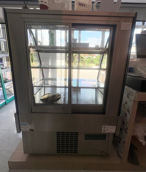 ตู้แช่โชว์ขนม เบเกอรี่ (กระจกโค้งหน้า) รูปที่ 5