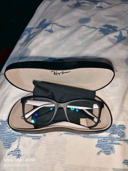 Ray-Ban แว่นสายตา กรอบแว่น rayban พร้อมเลนส์สายตายาว 275    เลนส์เปลี่ยนสีauto สภาพดี ขาย 2000 บาทรวมส่งครับ