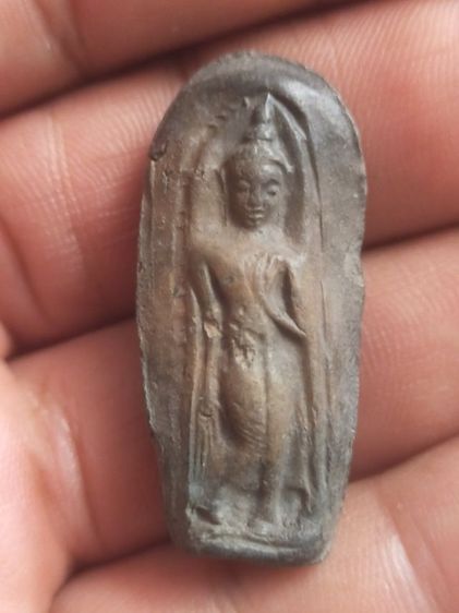 พระลีลาเม็ดขนุนกำเเพงเพชร