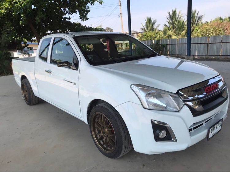 รถ Isuzu D-MAX 1.9 S สี ขาว