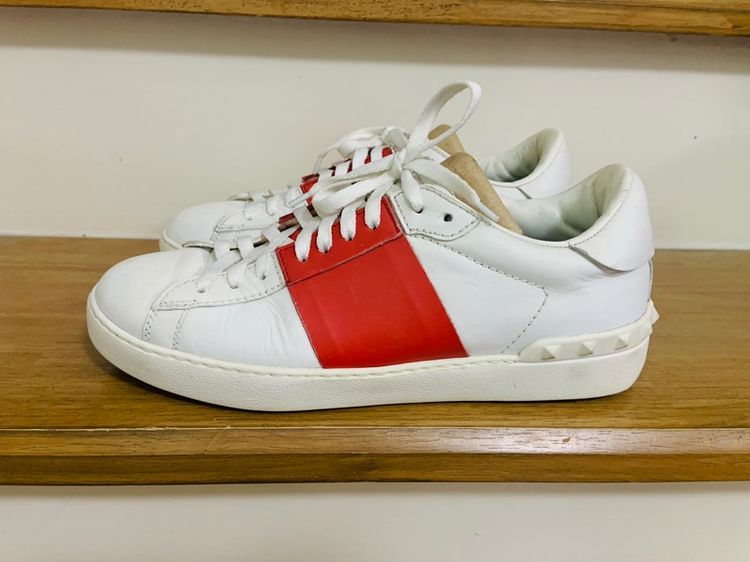 รองเท้า VALENTINO แท้ 💯 เบอร์ 40 cm 26 คนเท้า 25.5-26.6 cm ใส่ได้ครับ สภาพดีมาก พื้นเต็ม หนังนิ่ม ทรงสวย