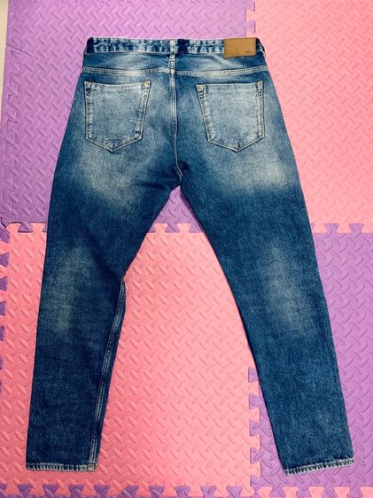 กางเกงยีนส์ ZARA ผ้ายืด แท้ 💯 size 32 วัดจริงเอว 31-34 ใส่ได้ ยาว 39.5 ปลายขา 6.7 นิ้ว สภาพดีมาก เฟดสวยทำเซอร์เดิม ทรงสวย ตัดเย็บดีมาก รูปที่ 6