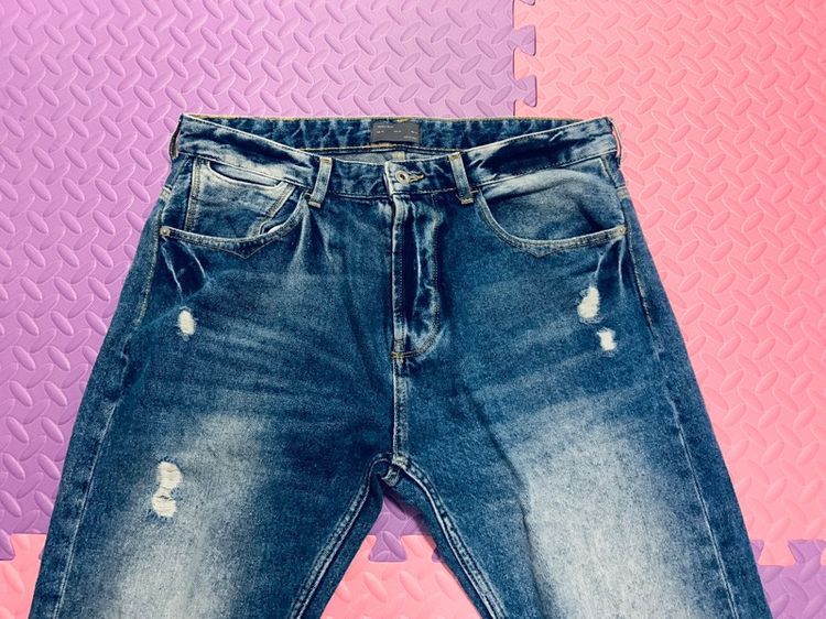 กางเกงยีนส์ ZARA ผ้ายืด แท้ 💯 size 32 วัดจริงเอว 31-34 ใส่ได้ ยาว 39.5 ปลายขา 6.7 นิ้ว สภาพดีมาก เฟดสวยทำเซอร์เดิม ทรงสวย ตัดเย็บดีมาก รูปที่ 2