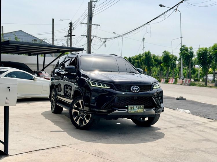 Toyota Fortuner 2022 2.4 LEGENDER 2WD AT Utility-car ดีเซล ไม่ติดแก๊ส เกียร์อัตโนมัติ ดำ รูปที่ 2