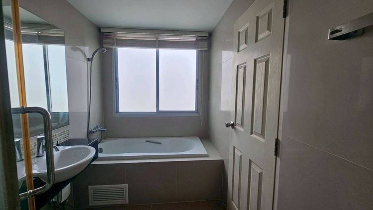 Sena Development มีบางส่วน 2011 ขายคอนโด 66 ตารางเมตร ชั้น 20 เดอะนิช ตากสิน ใกล้บีทีเอสวงเวียนใหญ่  รูปที่ 2