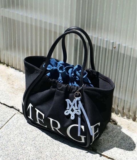 ดำ กระเป๋า MERGE