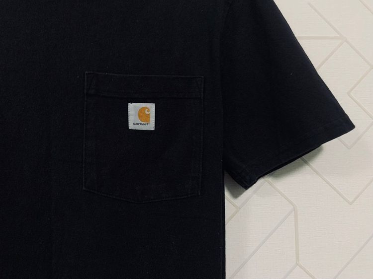 เสื้อยืด CARHARTT กระเป๋าอกซ้าย แท้ 💯 size S ขนาด อก 19.5 ยาว 27 นิ้ว สภาพดีมาก ดำเข้ม โลโก้ที่กระเป๋า เนื้อผ้าดีมาก หายากน่าสะสมครับ รูปที่ 2