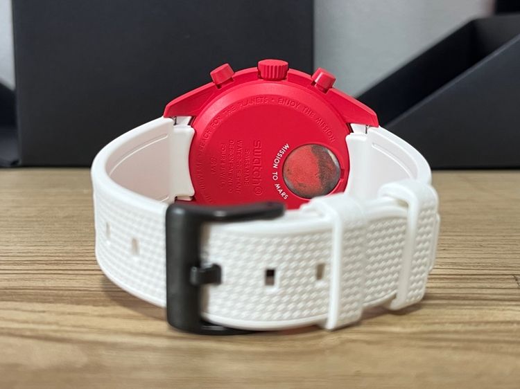 ขาย  Omega x Swatch สีแดง (Mission to Mars)  อุปกรณ์ กล่อง  การ์ด ใบเสร็จ  สาย 2เส้น  พร้อมส่ง ราคา 8500 บาท สนใจต่อลอง 0995373056 ครับ รูปที่ 4