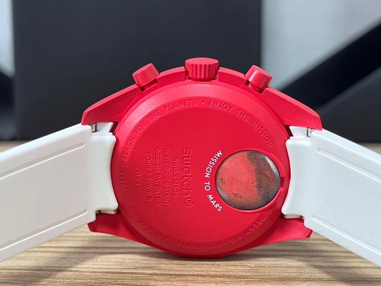 ขาย  Omega x Swatch สีแดง (Mission to Mars)  อุปกรณ์ กล่อง  การ์ด ใบเสร็จ  สาย 2เส้น  พร้อมส่ง ราคา 8500 บาท สนใจต่อลอง 0995373056 ครับ รูปที่ 3