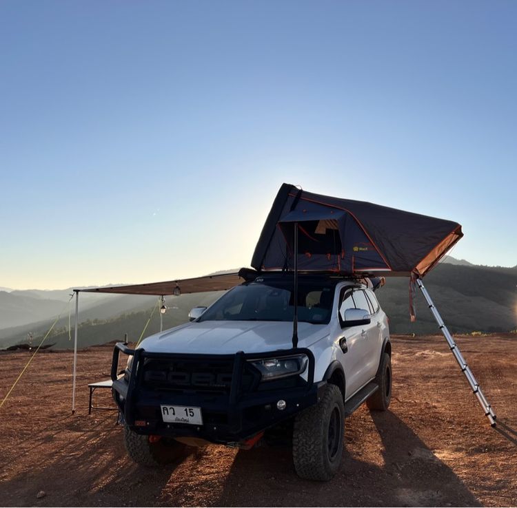 รถ Ford Everest 3.2 Titanium Plus 4WD สี ขาว
