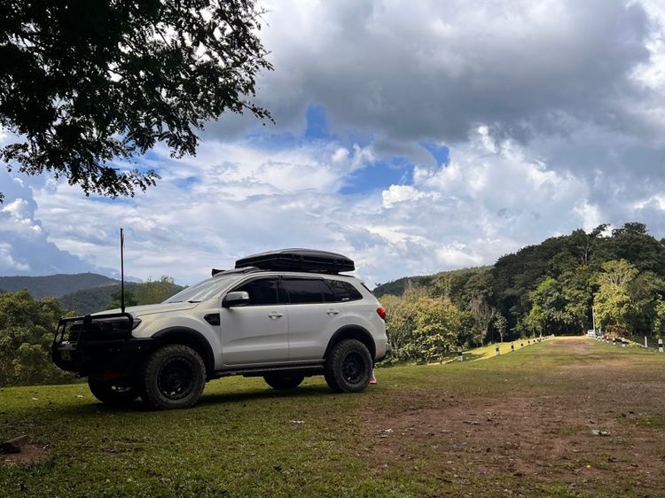 Ford Everest 2017 3.2 Titanium Plus 4WD Utility-car ดีเซล ไม่ติดแก๊ส เกียร์อัตโนมัติ ขาว รูปที่ 2