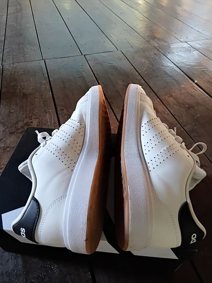 รองเท้าผ้าใบ Adidas รูปที่ 2