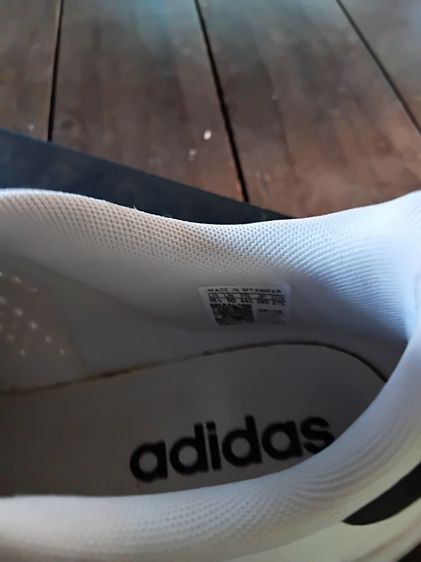 รองเท้าผ้าใบ Adidas รูปที่ 4