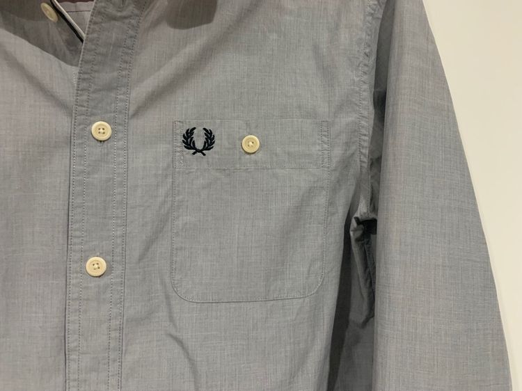 เสื้อเชิ้ต FRED PERRY แท้ 💯 size M วัดจริงขนาด อก 20 ยาว 28 นิ้ว สภาพดีมาก ทรงสวย เนื้อผ้าดีตำหนิตรงกระดุมสุดท้าย ติดกระดุกไม่เห็น รูปที่ 2