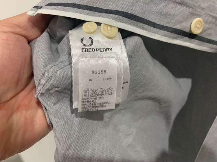 เสื้อเชิ้ต FRED PERRY แท้ 💯 size M วัดจริงขนาด อก 20 ยาว 28 นิ้ว สภาพดีมาก ทรงสวย เนื้อผ้าดีตำหนิตรงกระดุมสุดท้าย ติดกระดุกไม่เห็น รูปที่ 9