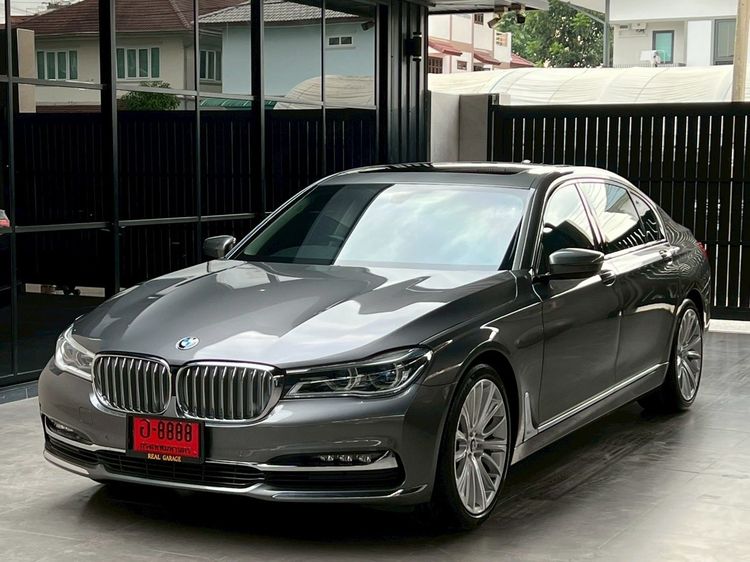 รถ BMW Series 7 740Li สี เทา