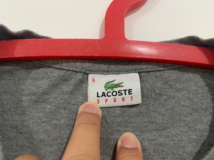 เสื้อยืด LACOSTE แท้ 💯 size 6 ขนาดอก 21.5 ยาว 27.5 นิ้ว สภาพดีมาก ทรงสวย เนื้อผ้านิ่มมาก หายากน่าสะสมครับ รูปที่ 2