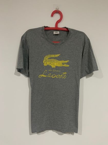 เทา อื่นๆ แขนสั้น อื่นๆ เสื้อยืด LACOSTE แท้ 💯 size 6 ขนาดอก 21.5 ยาว 27.5 นิ้ว สภาพดีมาก ทรงสวย เนื้อผ้านิ่มมาก หายากน่าสะสมครับ