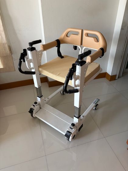 รถเข็น ผู้สูงอายุ