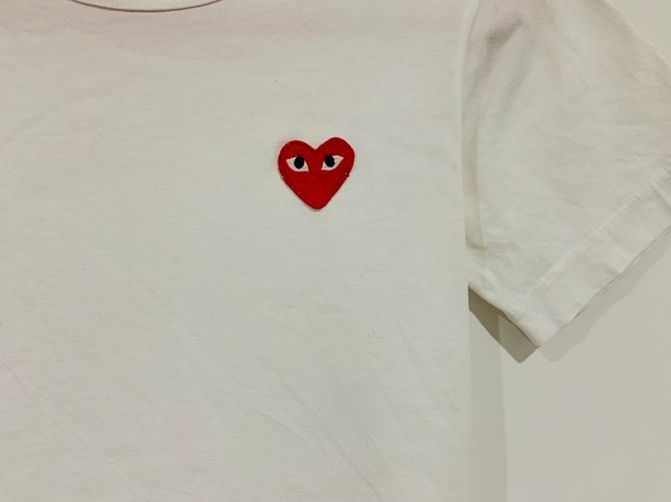 เสื้อยืด COMME des GARÇONS แท้ 💯 size M ขนาด อก 19 ยาว 26 นิ้ว สภาพใหม่มาก ทรงสวย เนื้อผ้านิ่มมาก หายากน่าสะสมครับ รูปที่ 2