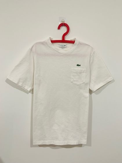 ขาว อื่นๆ แขนสั้น อื่นๆ อื่นๆ เสื้อยืด LACOSTE กระเป๋าอกซ้าย แท้ 💯 size 5 ขนาด อก 21 ยาว 27.5 นิ้ว สภาพใหม่มาก ทรงสวย เนื้อผ้านิ่มมาก หายากน่าสะสมครับ