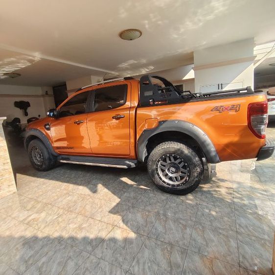 รถ Ford Ranger 3.2 Wildtrak 4WD สี ส้ม