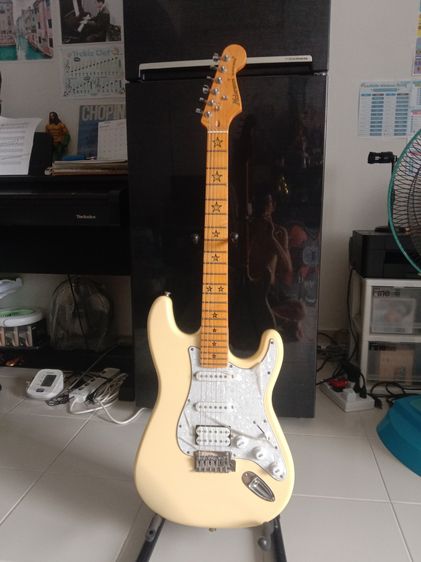 กีต้าร์ไฟฟ้า Mclorence STR200 (คอดาว ) สีครีม