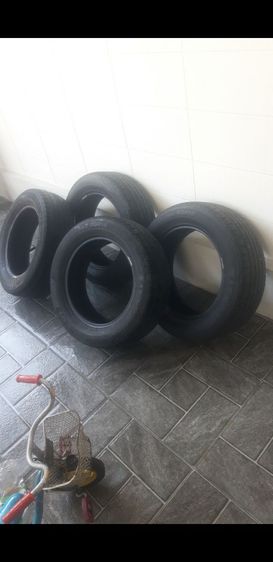 ขายยางถอดใส่รถเกง  หนึ่งเก้าห้า  หกสิบ  สิบห้า  ไฟโสน  ปี  สองหนึ่  ไม่เคยประ ไสม่บอม  ยางถอดจากรถผมเอง  สวยดอกยางเหลือเยอะ  ใช้ได้เลย