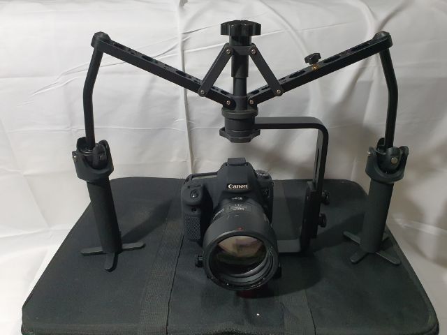 Steadycam (Dual Handle) สภาพดีสำหรับสายวิดีโอที่ต้องการงานเนียนนิ่งแบบมืออาชีพ