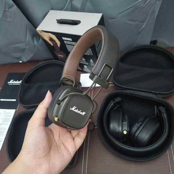 หูฟัง🟤🖤 Marshall major iv Bluetooth 🖤🟤 มี2ตัว2สี สภาพสมบูรณ์ ฟองน้ำสมบูรณ์ หนังแน่นๆ💯 รูปที่ 2