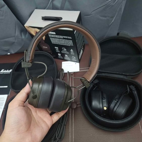 หูฟัง🟤🖤 Marshall major iv Bluetooth 🖤🟤 มี2ตัว2สี สภาพสมบูรณ์ ฟองน้ำสมบูรณ์ หนังแน่นๆ💯 รูปที่ 3