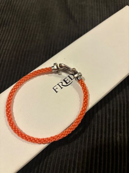 สร้อยข้อมือแบรนด์