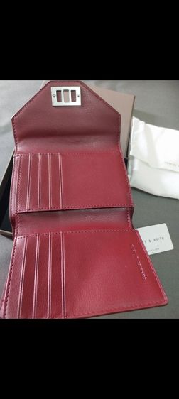 ขายกระเป๋าCharles keith สตางค์สีแดง3พับ รูปที่ 4