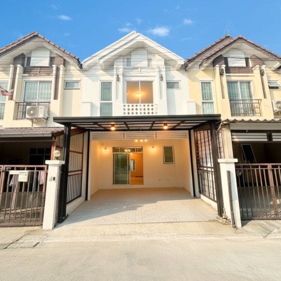 ตกแต่งครบ ใช่ ทาวน์โฮม 2 ชั้น  สไตล์โมเดิร์น รูปที่ 2