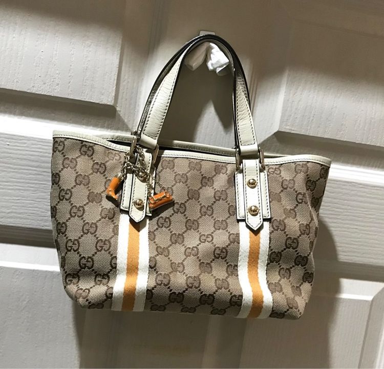ลดราคา Gucci ของแท้ สภาพดีมาก ใช้น้อยมาก