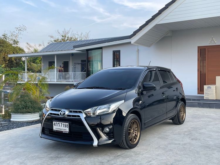 รถ Toyota Yaris ATIV 1.2 J สี ดำ