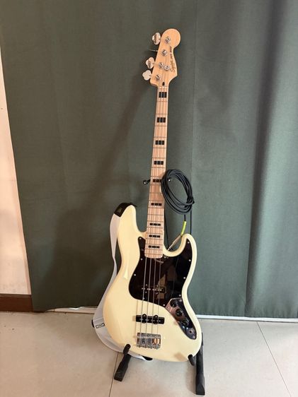 Squier Affinity Jazz Active Bass