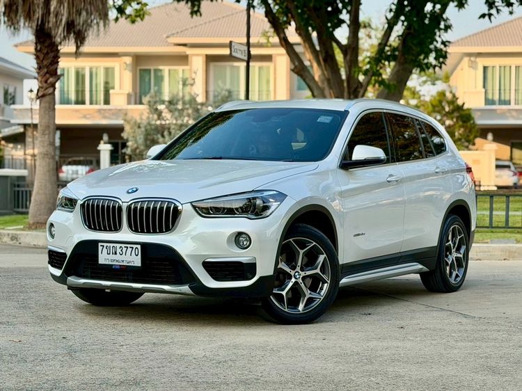 รถ BMW X1 2.0 sDrive18d xLine สี ขาว