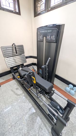 เครื่องออกกำลังกาย LEG PRESS AND HACK SQUAT เกรด COMMERCIAL สภาพเหมือนแกะกล่อง รูปที่ 2
