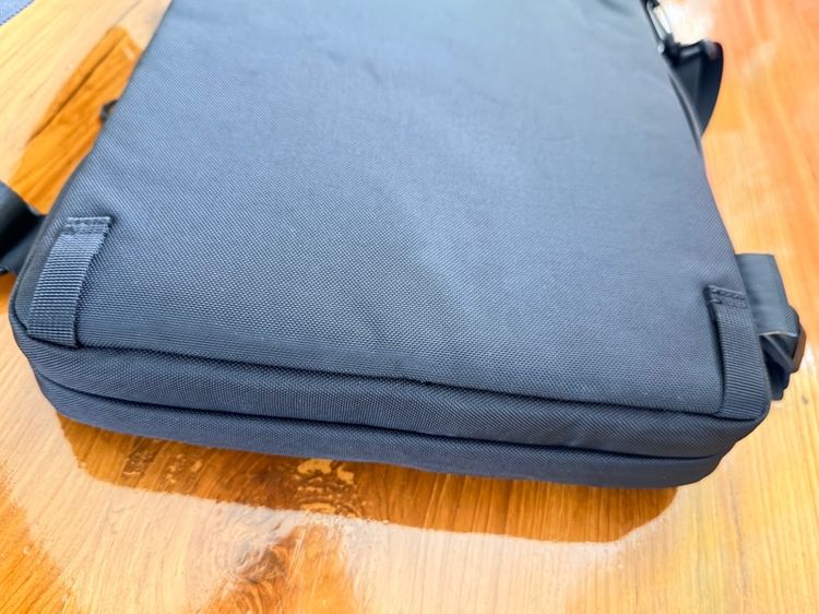 TOMTOC กระเป๋าใส่ tablet และ notebook ไม่เกินขนาด 16 นิ้ว สภาพยังใหม่กริบ รูปที่ 6