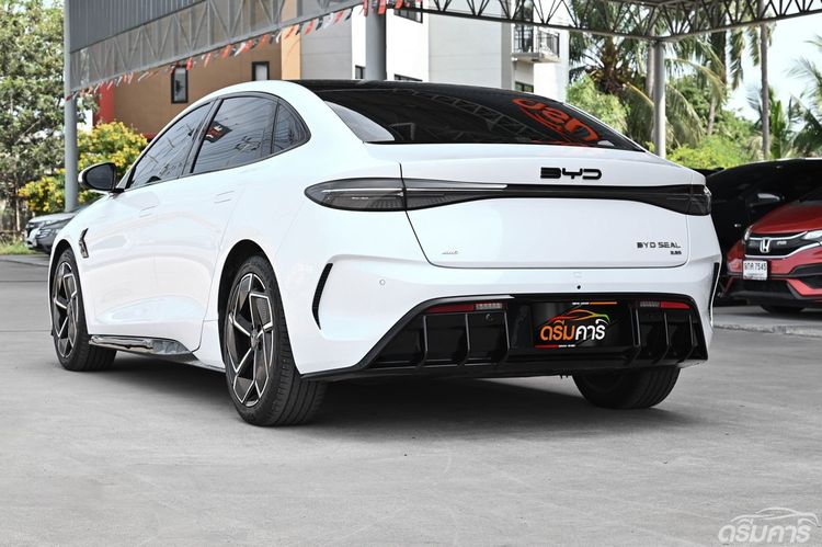 BYD Seal 2024 Performance AWD Sedan ไฟฟ้า ไม่ติดแก๊ส เกียร์อัตโนมัติ ขาว รูปที่ 3