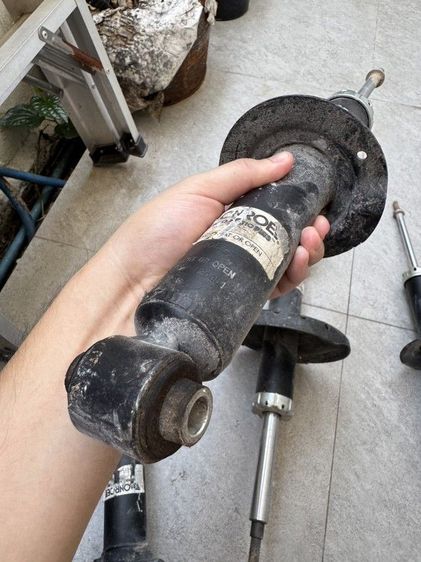 โช๊คอัพหน้า-หลัง 
แบรนด์ Monroe Metricplus ใส่ XV รูปที่ 3