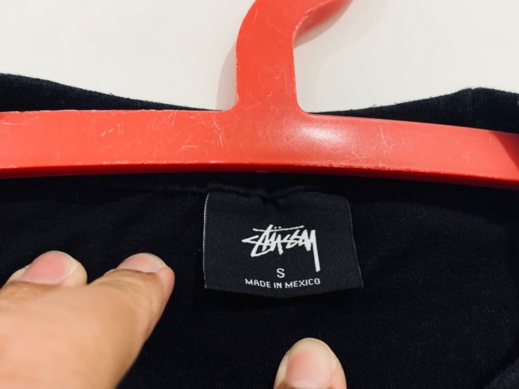 เสื้อยืด STUSSY แท้ 💯 size S ขนาดอก 19.5 ยาว 27 นิ้ว สภาพดีมาก สีดำเข้ม ลายสวย เนื้อผ้านิ่มมาก หายากน่าสะสมครับ รูปที่ 3