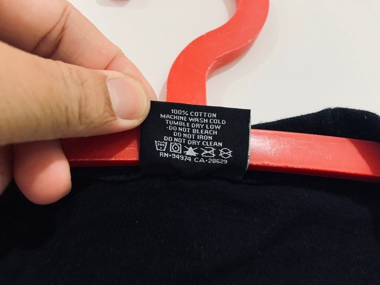 เสื้อยืด STUSSY แท้ 💯 size S ขนาดอก 19.5 ยาว 27 นิ้ว สภาพดีมาก สีดำเข้ม ลายสวย เนื้อผ้านิ่มมาก หายากน่าสะสมครับ รูปที่ 4