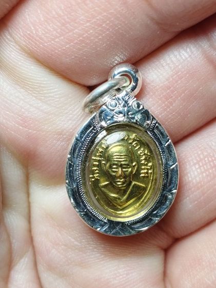 หน้ากากทองหลวงปู่ทวดพร้อมเลี่ยมเงิน