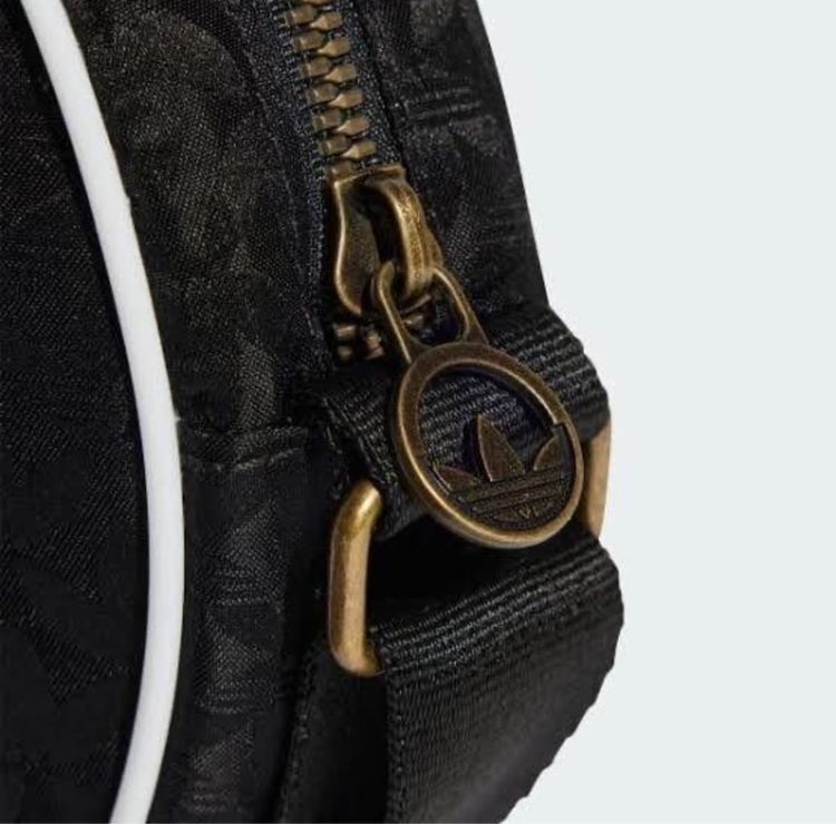 adidas กระเป๋าสะพายข้าง ของแท้ รูปที่ 2