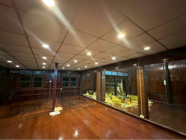 มีบางส่วน สร้างเสร็จก่อน 2010 ขายบ้านไม้ทรงไทย ติดถนน 3 ห้องนอน 4 ห้องน้ำ มีคาเฟ่ 50 ตรวา รูปที่ 3