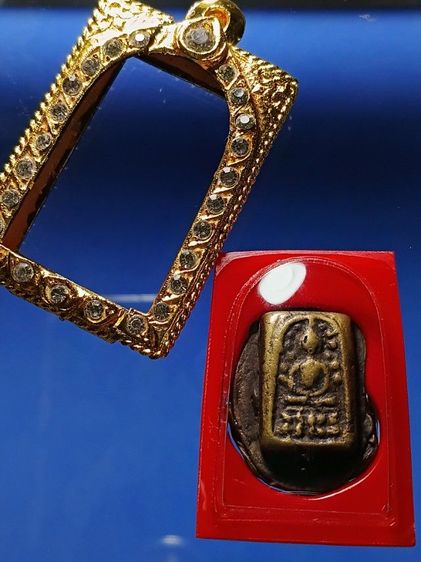 พระวัดระฆัง หลังฆ้อน พิมพ์หล่อโบราณเป็นก้อน ไม่ตัดปีกและตกแต่ง หลังมีรอยจารอักขระของพุทธโฆษาจารย์ แห่งวัดระฆัง สร้างพิเศษ หนึ่งเดียวองค์นี้ รูปที่ 3