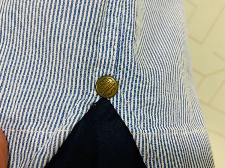 เสื้อเชิ้ต BEN DAVIS แท้ 💯 size L ขนาดอก 21.5 ยาว 27.5 นิ้ว สภาพดีมาก ทรงสวย รายละเอียดดี เนื้อผ้าใส่สบายมาก หายากน่าสะสมครับ รูปที่ 4